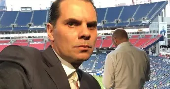 Martinoli adelanta fecha de su retiro de los medios