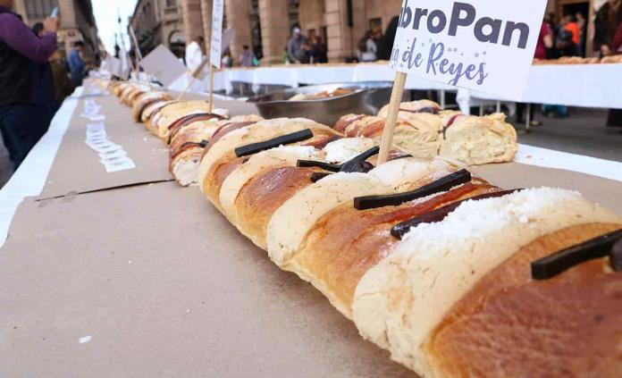 Invitan a degustación de la monumental Rosca de Reyes en la Plaza de Armas
