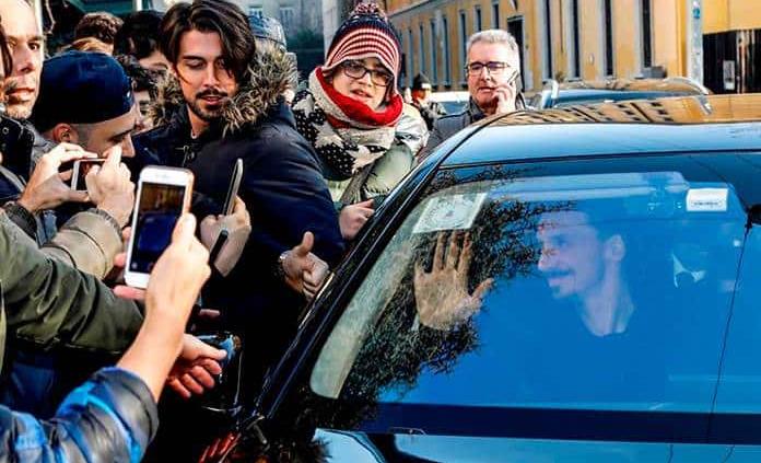 Ibrahimovic desata la locura a su llegada a Milán