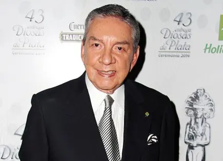 Marco Antonio Muñiz recibe homenaje por sus 70 años de carrera