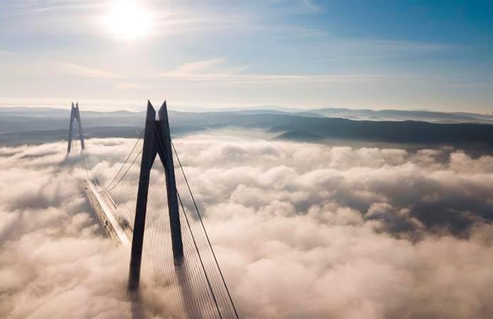 La niebla sobre el estrecho del Bósforo, en Estambul / Foto: EFE