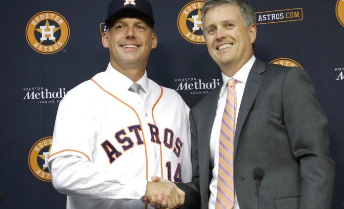 Despiden al mánager de los Astros A.J. Hinch y al gerente general mexicano Jeff Luhnow por robo de señales