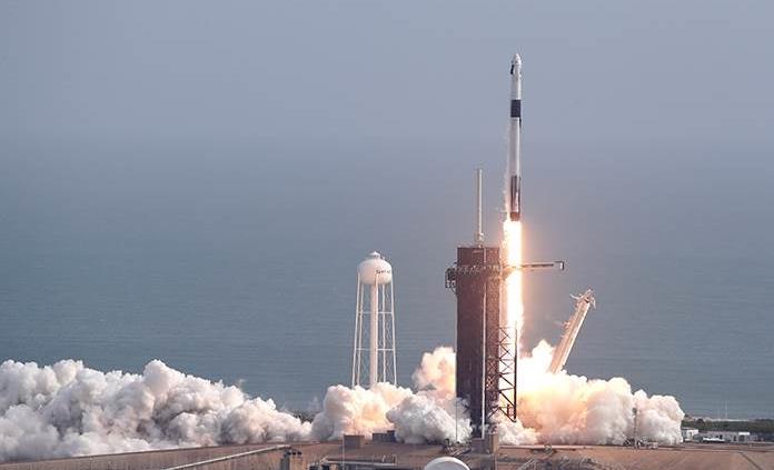 SpaceX completa última prueba de su cápsula para tripulación
