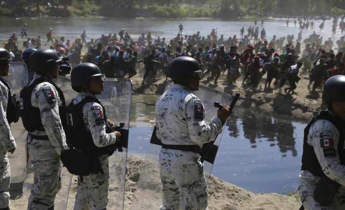 Grupos de DDHH acusan a México de política migratoria opaca y errática