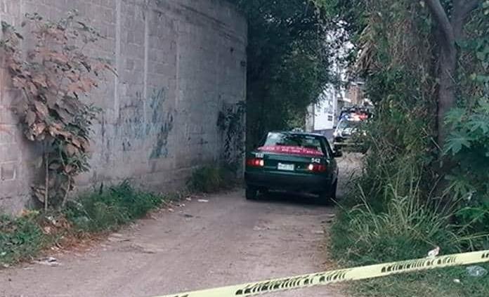 Maleantes casi degüellan a taxista durante asalto