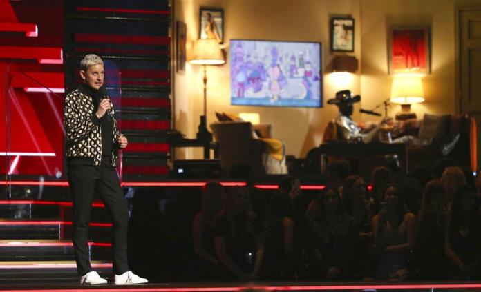 Celebridades apoyan a alumno vetado de escuela por rastas