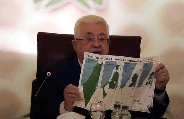 El presidente palestino muestra mapas de la Palestina histórica hasta el actual territorio / Foto: EFE