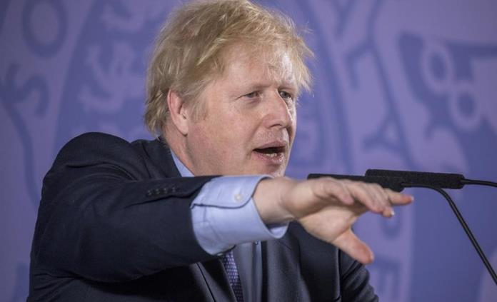 Periodistas abandonan Downing Street como protesta por el veto a colegas