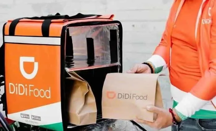 Ministros de la Corte dialogan con repartidores  sobre impuesto