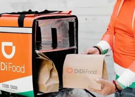 Ministros de la Corte dialogan con repartidores  sobre impuesto