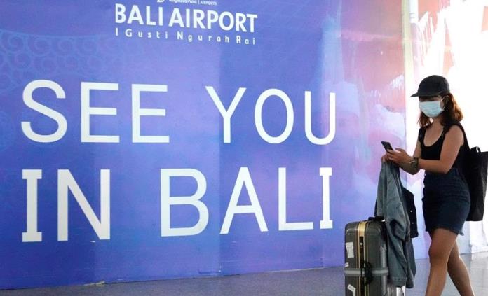 5000 chinos varados en Bali tras suspensión de vuelos entre Indonesia y China