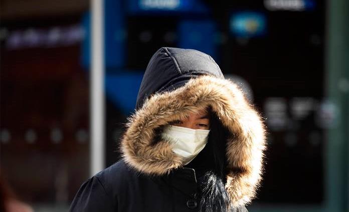 Policía de Nueva York investiga posible ataque de odio por el coronavirus