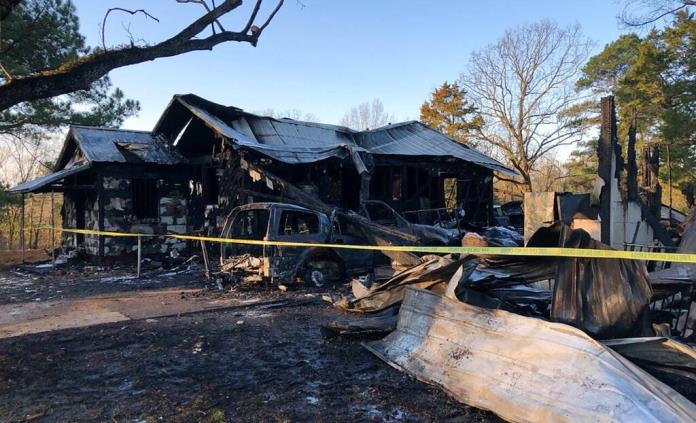 Madre y 6 hijos mueren en incendio de su casa en Mississippi