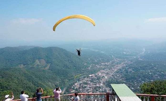 Comienzan los vuelos de prueba en parapente desde el Cerro de La Cruz