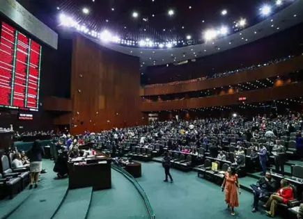 Armando Corona impulsa Ley Antimemes en México