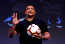 La historia del polémico regalo de Ronaldo a Maradona La historia del polémico regalo de Ronaldo a Maradona