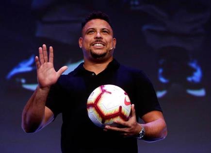 La historia del polémico regalo de Ronaldo a Maradona