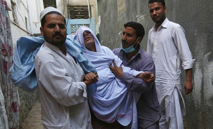 Suman al menos 14 muertos por una fuga de gas desconocido en Pakistán