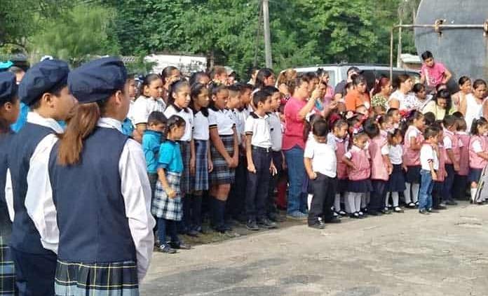 Llaman a los padres de familia a pasar a tiempo por sus hijos a la escuela