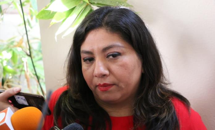 Critica diputada colocación de manta contra legisladores que promueven el aborto legal