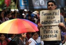 El FMI aprueba un desembolso de 7,500 millones de dólares para Argentina