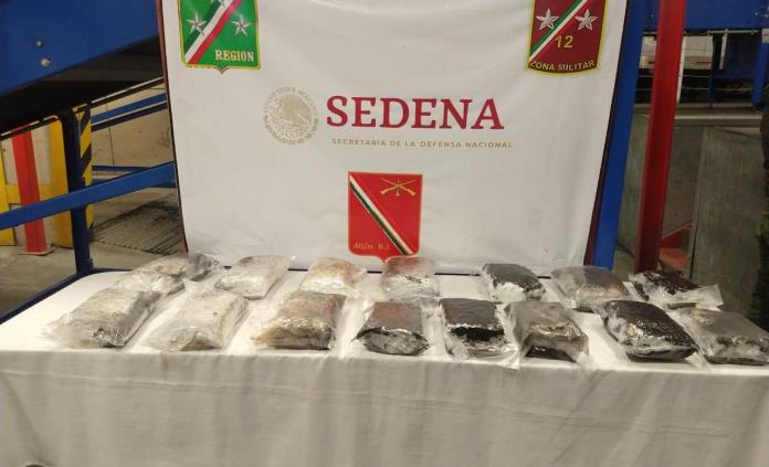 Decomisan casi 20 kilos de marihuana y un arma corta en aeropuerto de SLP