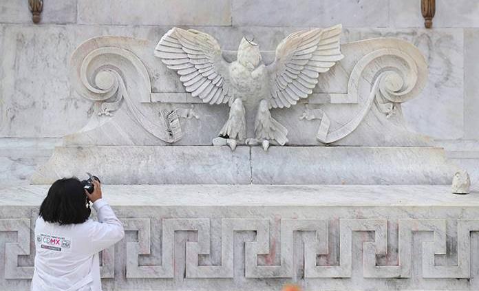 Joven que decapitó el águila del Hemiciclo a Juárez podría pasar 10 años en la cárcel