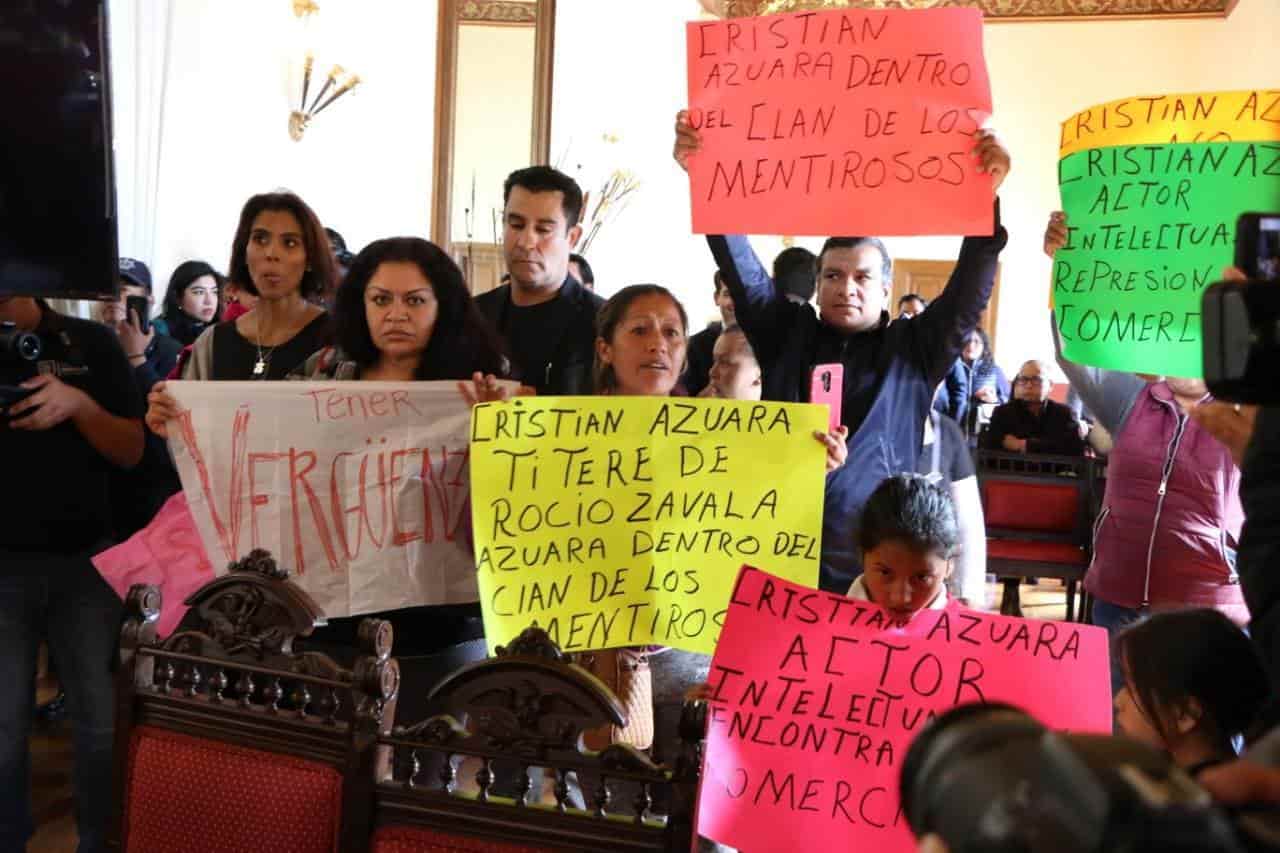 Manifestantes Provocan Suspensi N De Sesi N De Cabildo