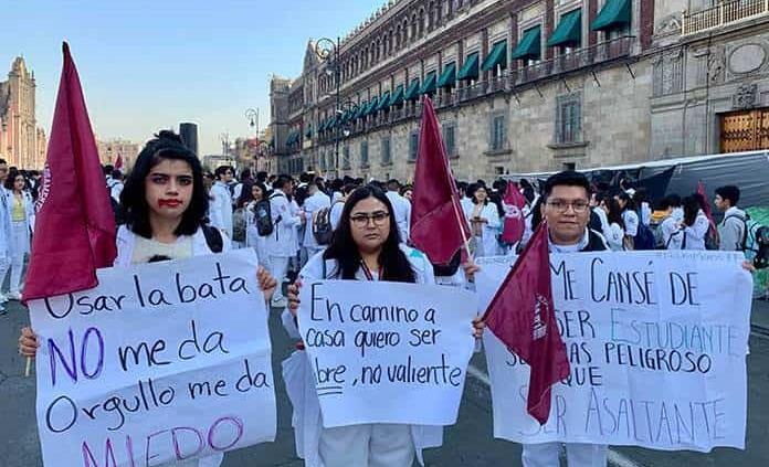 Protestan estudiantes de medicina en varios estados