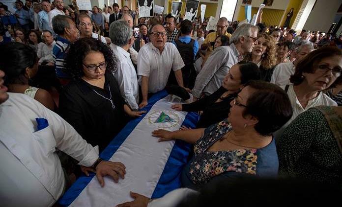 Sandinistas profanaron la misa de Ernesto Cardenal, como hace 37 años lo hicieron con Juan Pablo II