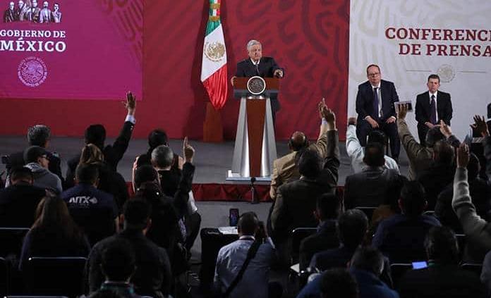 No se iniciarán acciones legales por vandalismo en marcha: AMLO