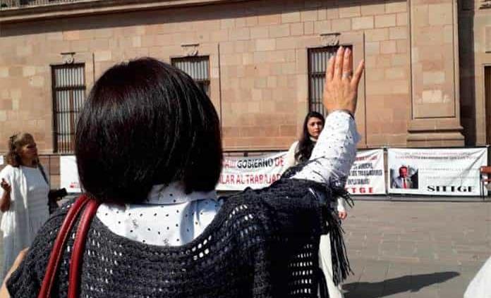 Evangélicas realizan oración por la familia en Plaza de Armas