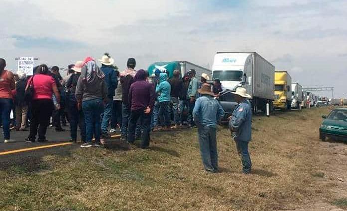 Bloquean la ’57; exigen reactivar obra La Maroma