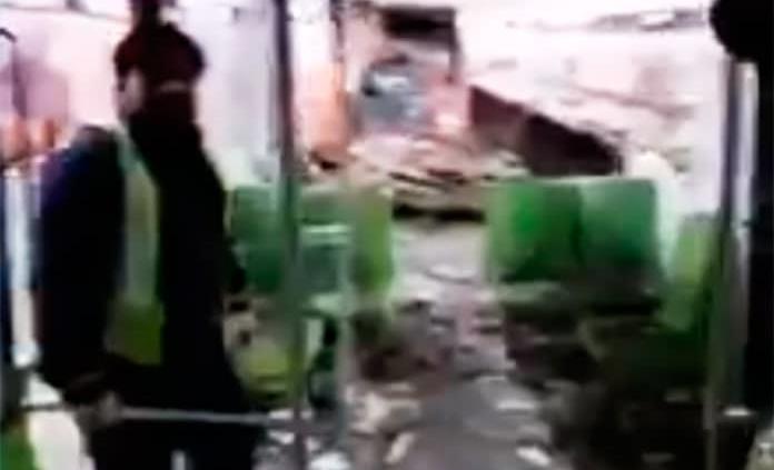 Hombre muestra en Tik Tok imágenes desde el interior de vagón impactado en el Metro Tacubaya