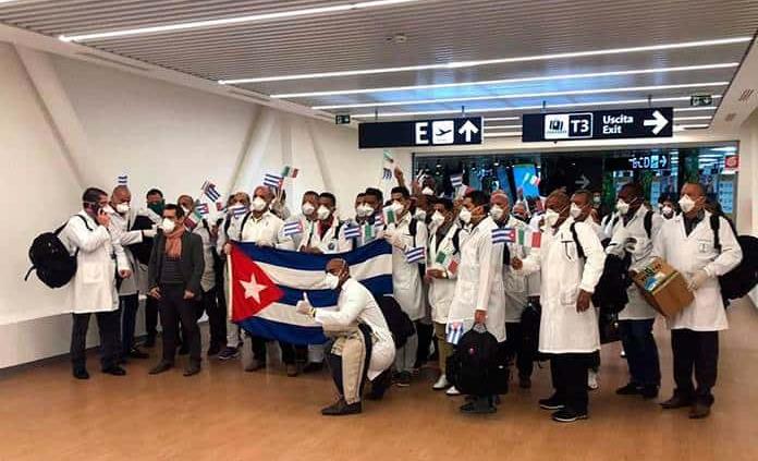 ¿Por qué los médicos cubanos cotizan al alza en la crisis del COVID-19?