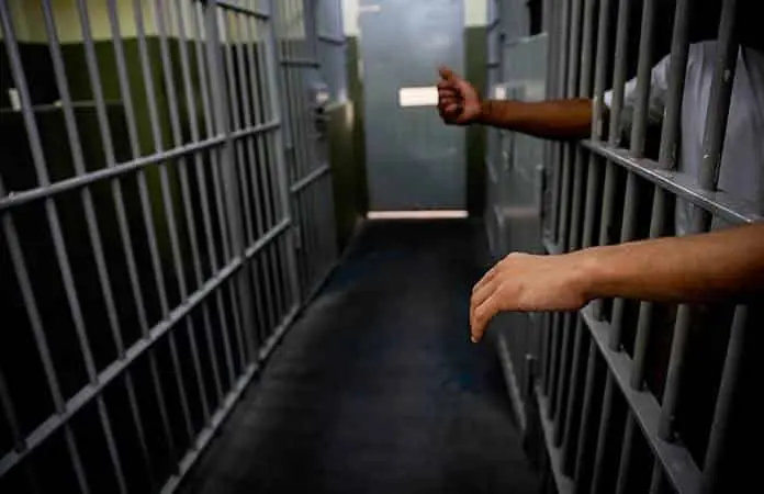 Detención de mujer en Reclusorio Oriente por intento de introducir droga