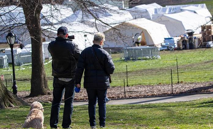 Instalan pabellón de hospital en Central Park por pandemia