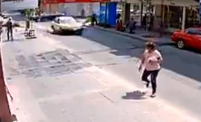 Cámara de seguridad capta a taxista que se fuga tras atropellar a una persona en Córdoba, Veracruz
