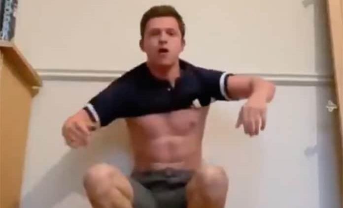 Tom Holland y Jake Gyllenhaal desafían la gravedad con un t-shirt challenge