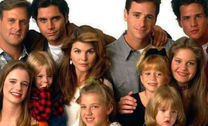 Diez películas y series noventeras que te ayudarán a pasar la cuarentena