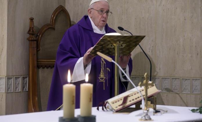 Papa critica a quien hace negocio con los necesitados durante la pandemia
