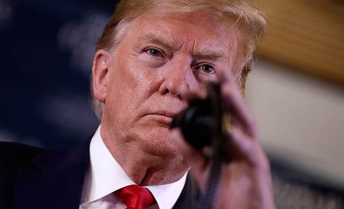Gobernador de Nueva York le recuerda a Trump que es presidente, no un rey