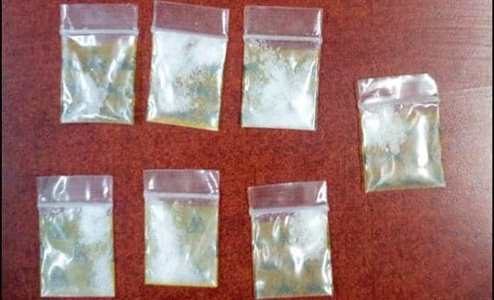 Aseguran a mujer con siete dosis de “cristal”