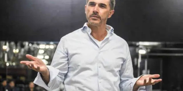 Sergio Mayer revela indiscreción sobre la paternidad de Alexis Ayala en conferencia de prensa