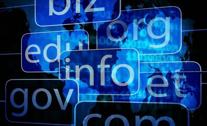 Si solo tengo una Web, ¿por qué registrar más de un de dominio?