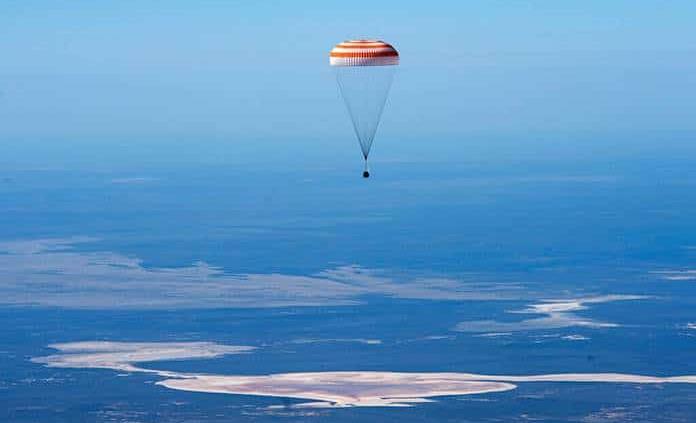La nave Soyuz regresa a la Tierra entre estrictas medidas por el coronavirus
