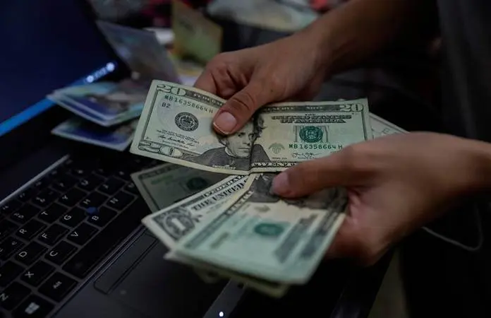 El dólar gana terreno frente al peso