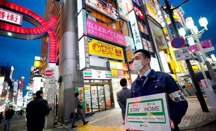 Un crucero italiano amarrado en Japón suma 33 nuevos infectados de COVID-19