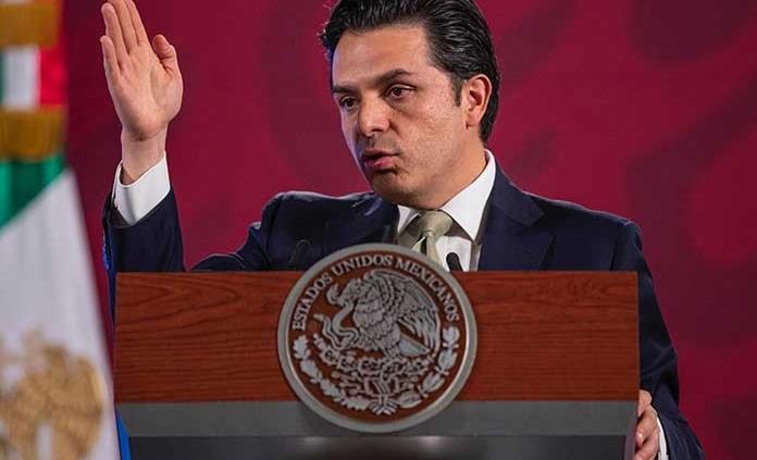 Pide director del IMSS no burlarse de los camilleros a quienes se les cayó un paciente con COVID-19