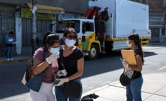 Exteriores de hospitales en Perú muestran drama por COVID-19